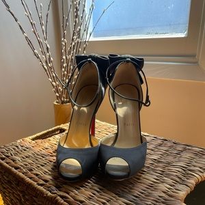 Christian Louboutin Dos Noeud peep toe in black